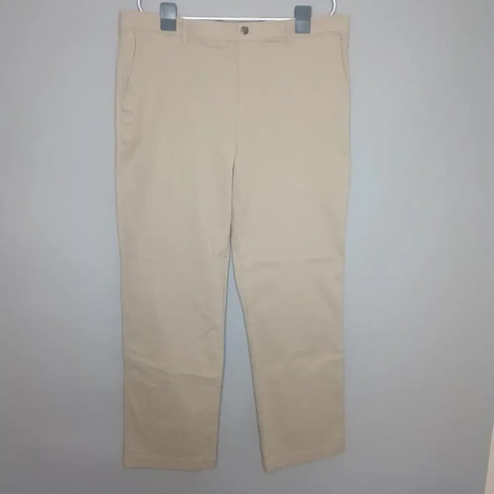 Roundtree and York Men's Classic Fit Khaki